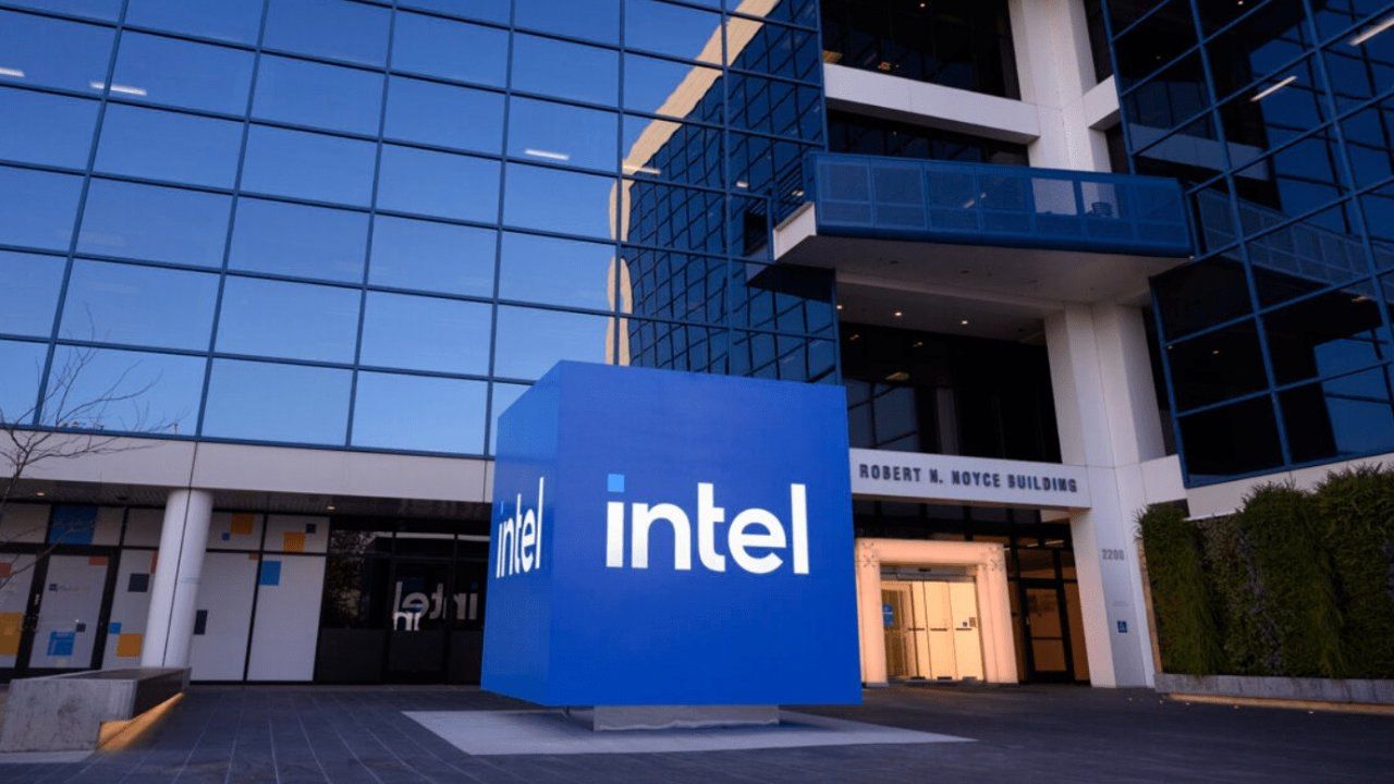 Дональд Трамп заявил о передаче 10% акций Intel правительству США