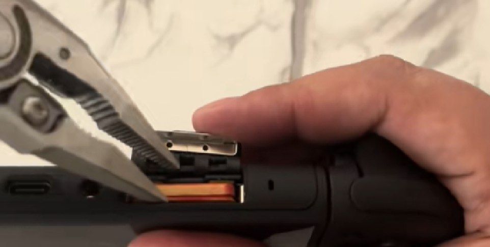 Блогер едва не сломает Nintendo Switch 2, пытаясь извлечь покрашенный картридж Donkey Kongs Bananza