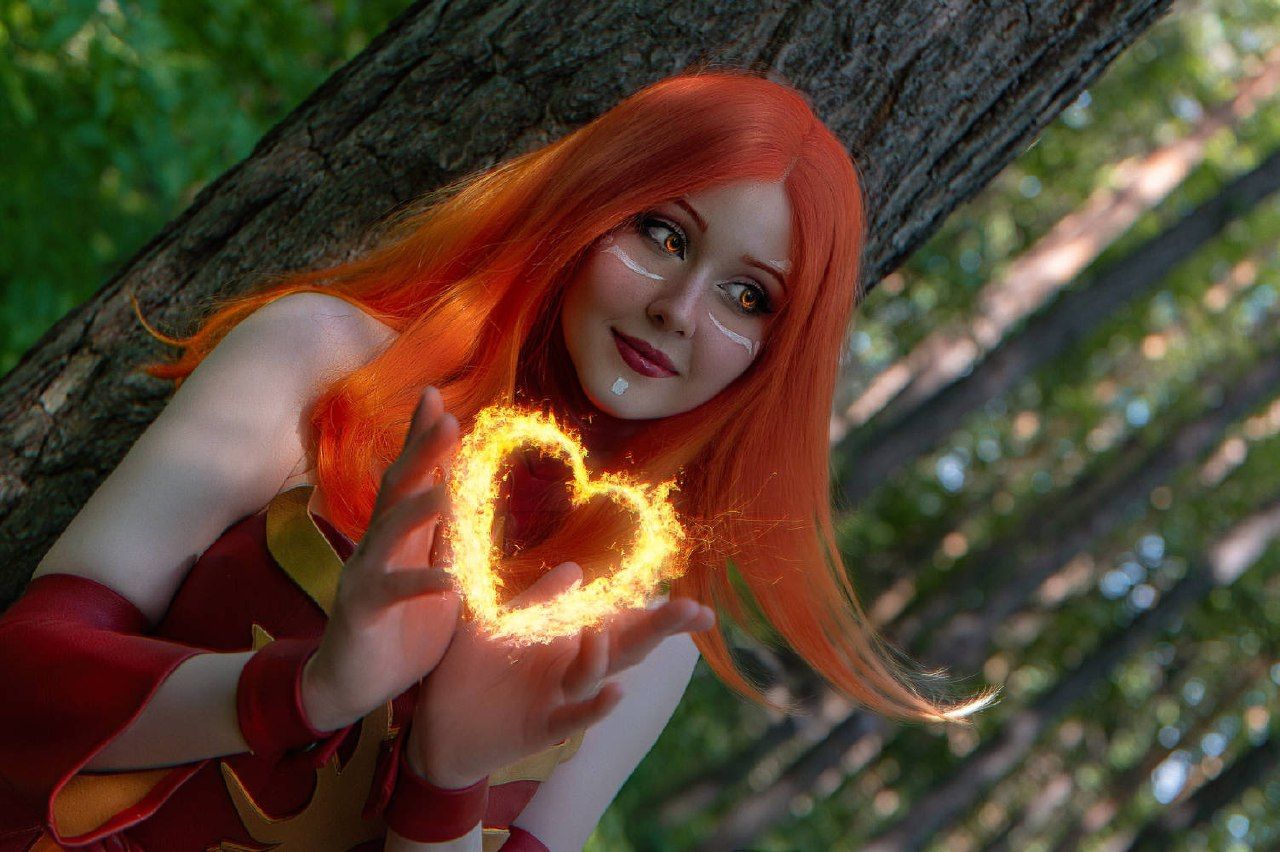 Воплощение огня: фанатка Dota 2 создала потрясающий косплей Лины